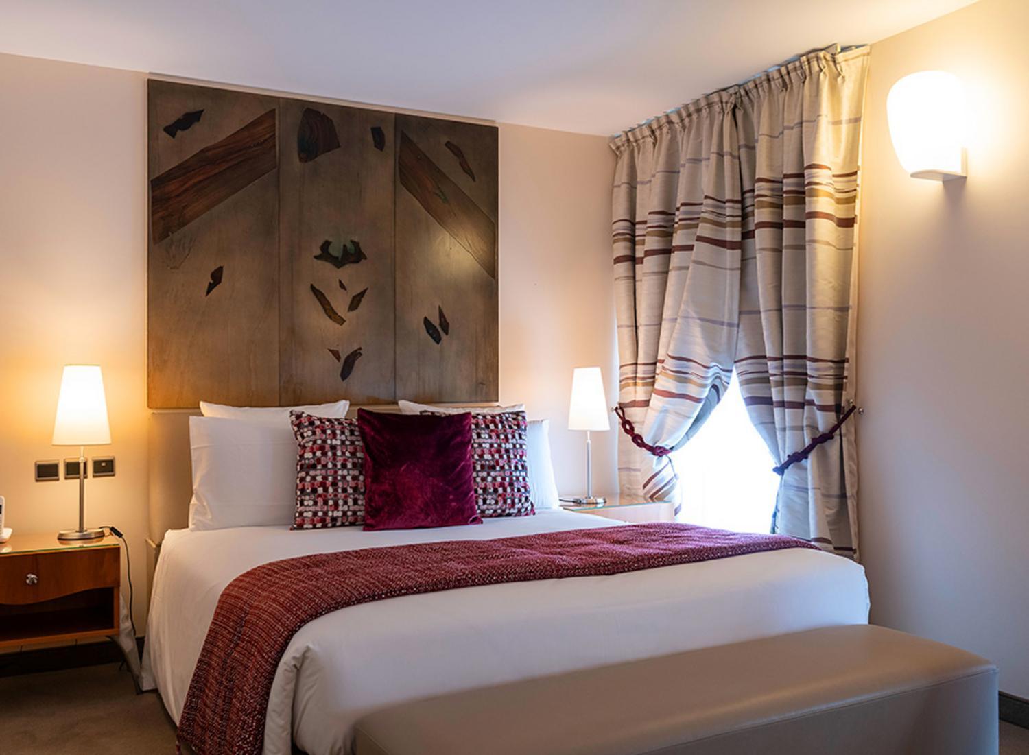 Hotel & Spa Regent Petite France Strasbourg Exteriör bild A bedroom at the hotel